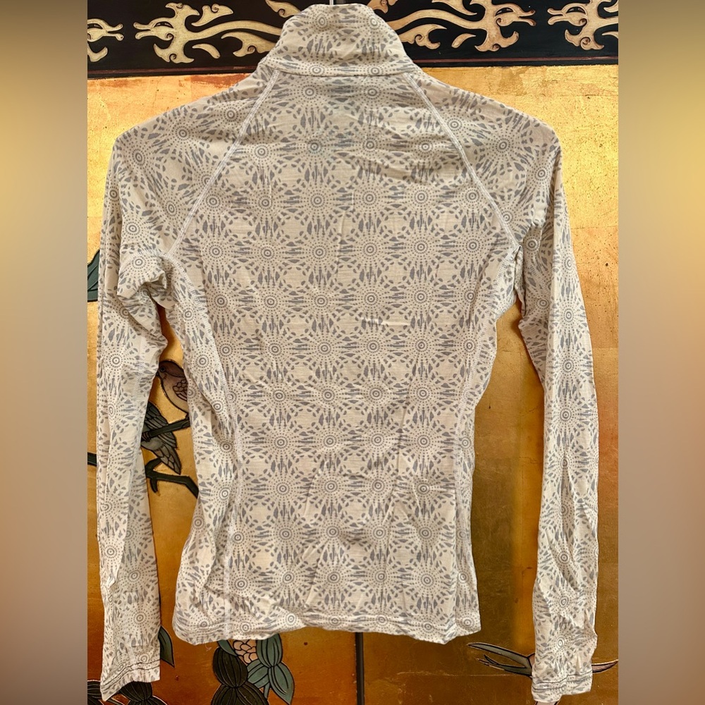ICEBREAKER Bodyfit 200 Pure Fine Merino 1/4 Zip Top Creamy Yellow Long Sleeve - Picture 3 of 9